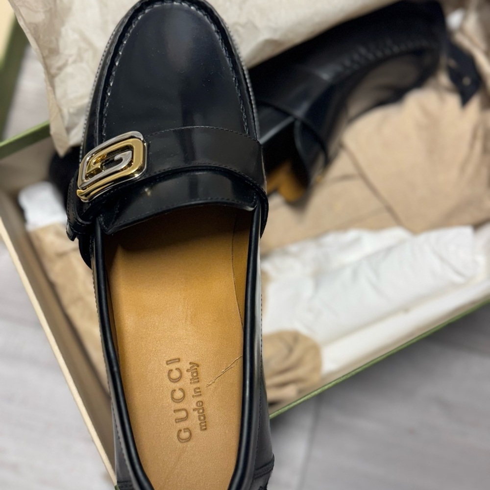 Gucci men’s shoes, size 8.5
Never worn, brand new, still in box.